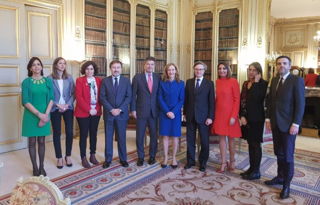 Rafael Catalá, tras la reunión con la ministra francesa de Justicia. / TWITTER RAFAEL CATALÁ