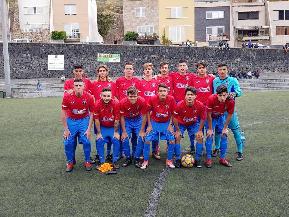 Formación del juvenil el pasado fin de semana en el campo de María Jiménez. DA