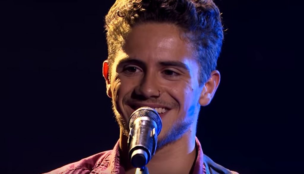 Oskar Proy, interpretando 'Asturias, patria querida'. / LA VOZ AUSTRALIA
