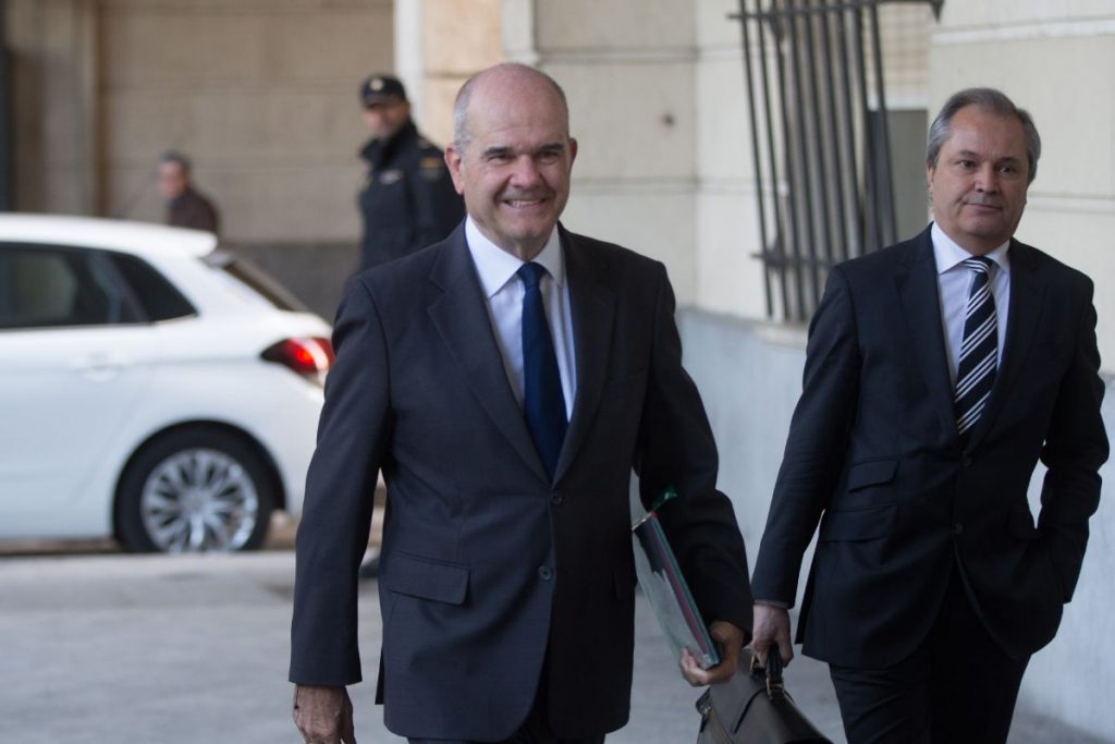 El expresidente andaluz Manuel Chaves, al llegar a declarar en el juicio de los ERE. | EP