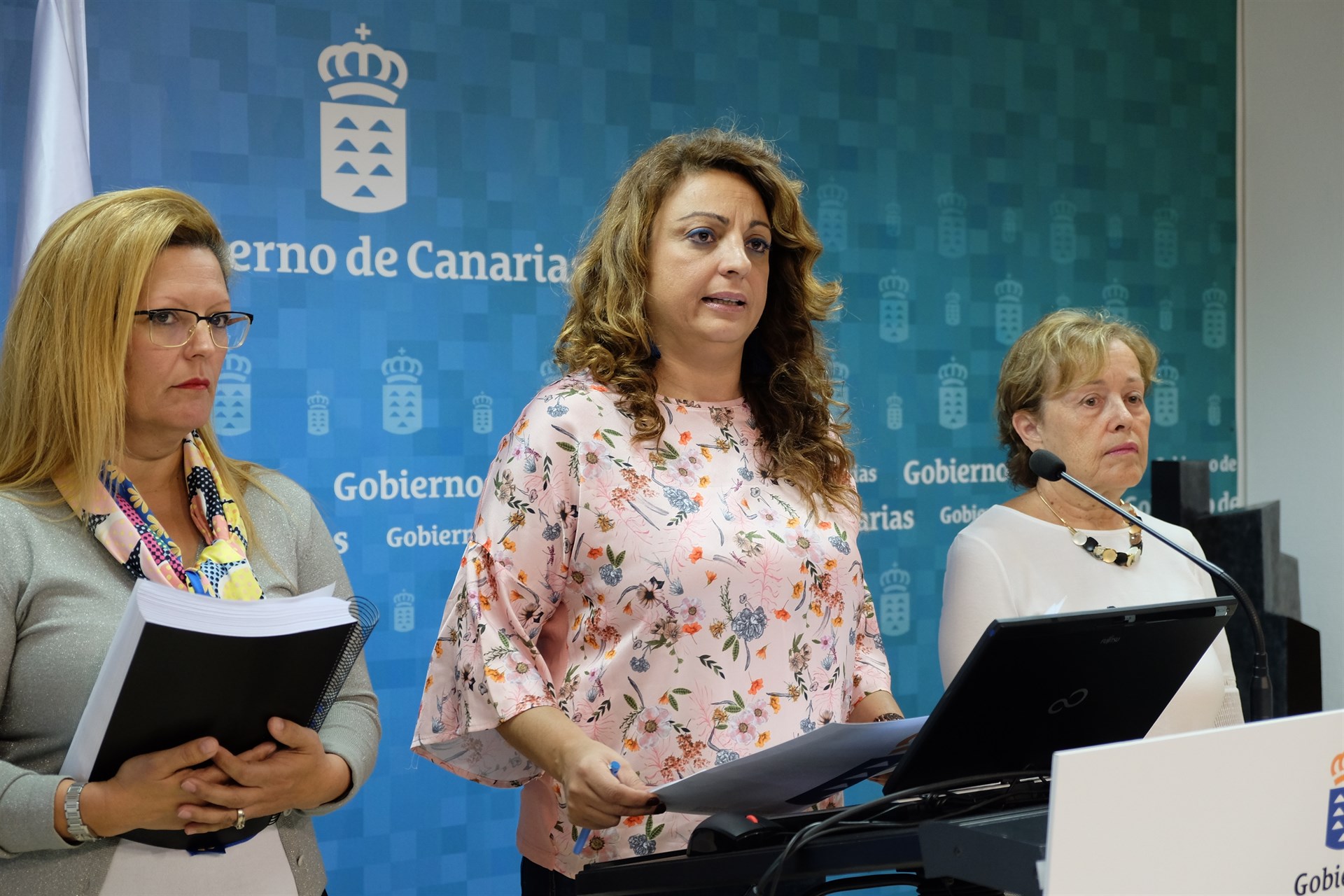 La consejera de Empleo, Políticas Sociales y Vivienda del Gobierno de Canarias, Cristina Valido, durante la presentación del informe. | EP