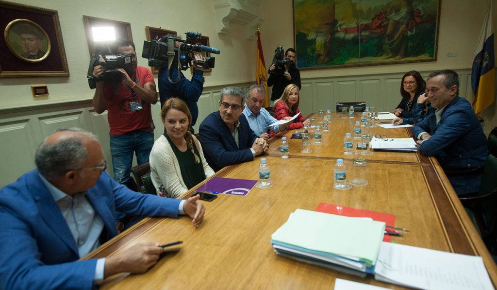 Reunión de la ponencia parlamentaria sobre la reforma del sistema electoral canario. Fran Pallero