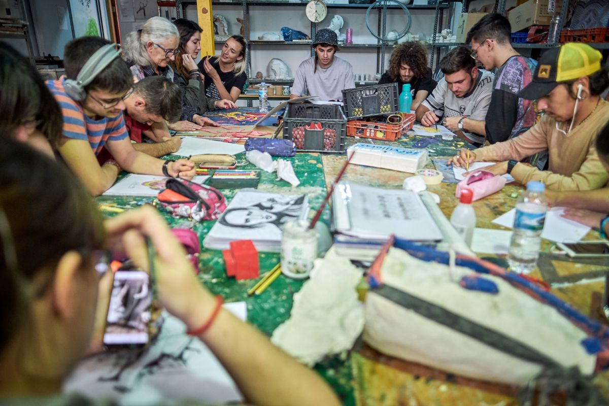 Algunos de los alumnos de la Escuela de Arte Fernando Estévez, en Santa Cruz. Andrés Gutiérrez