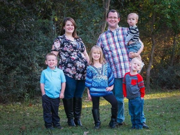 La familia, antes de sufrir el accidente. / METRO