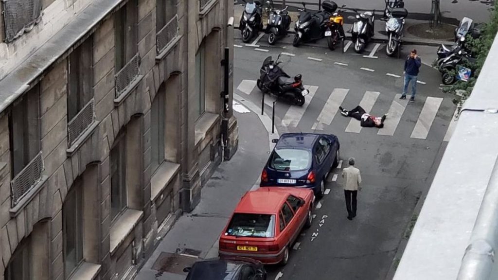 El atacante, abatido en París. / EE