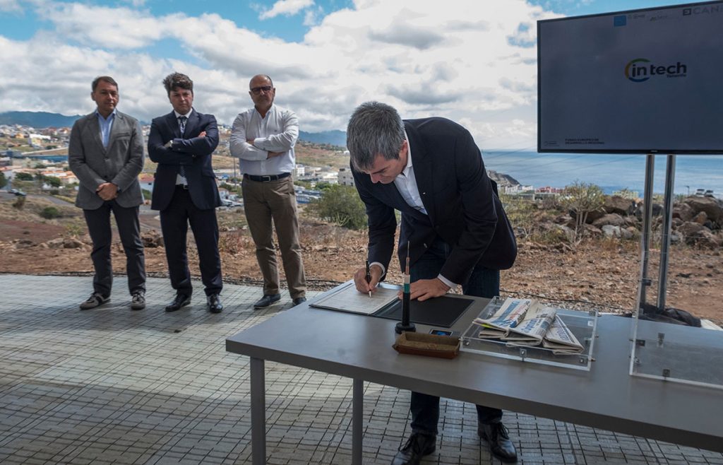 COLOCACIÓN PRIMERA PIEDRA DEL EDIFICIO SEDE DE INTECH TENERIFE-005