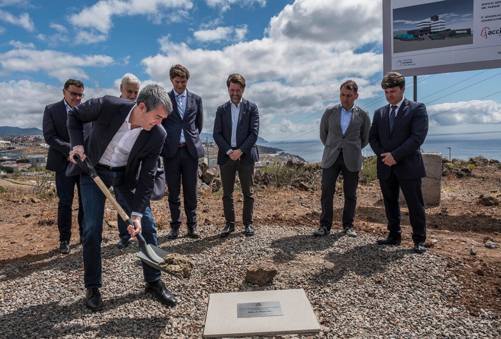 COLOCACIÓN PRIMERA PIEDRA DEL EDIFICIO SEDE DE INTECH TENERIFE-007