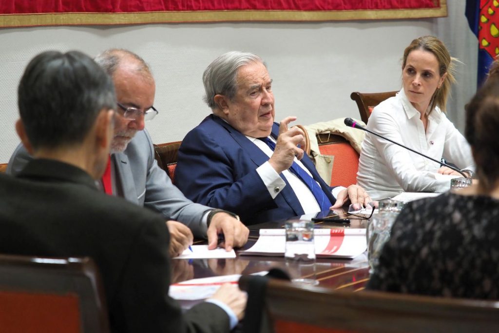 El diputado del Común, Jerónimo Saavedra, comparece ante la Comisión de Gobernación, Justicia, Igualdad y Diversidad del Parlamento. Sergio Méndez