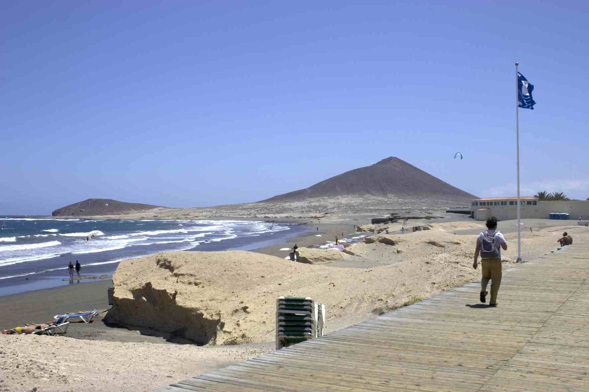 El Médano perdió su bandera azul por estar cerrada unos cuantos días por contaminación. S.M.