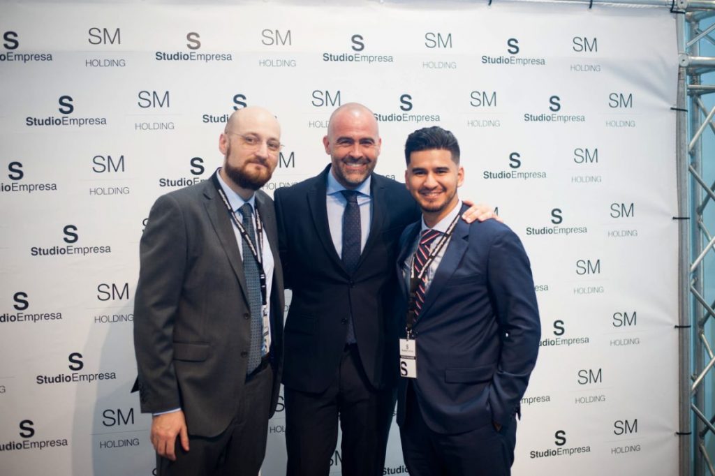 El director de StudioEmpresa, De Iorio; el creador de SM Holding, Mazzuca, y el director general, Guajardo. | Fran Pallero