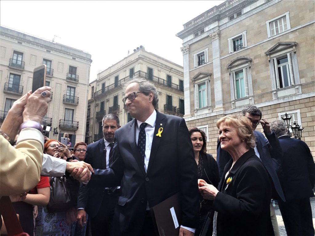 Quim Torra saluda tras tomar posesión su Govern