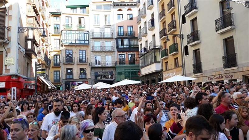 Concentración en Pamplona en contra de la libertad provisional a 'La Manada'. / EP
