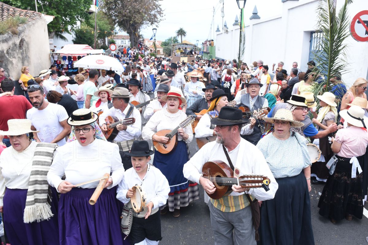 Las parrandas animaron en todo momento el ambiente; el tiempo acompañó durante la celebración. Sergio Méndez