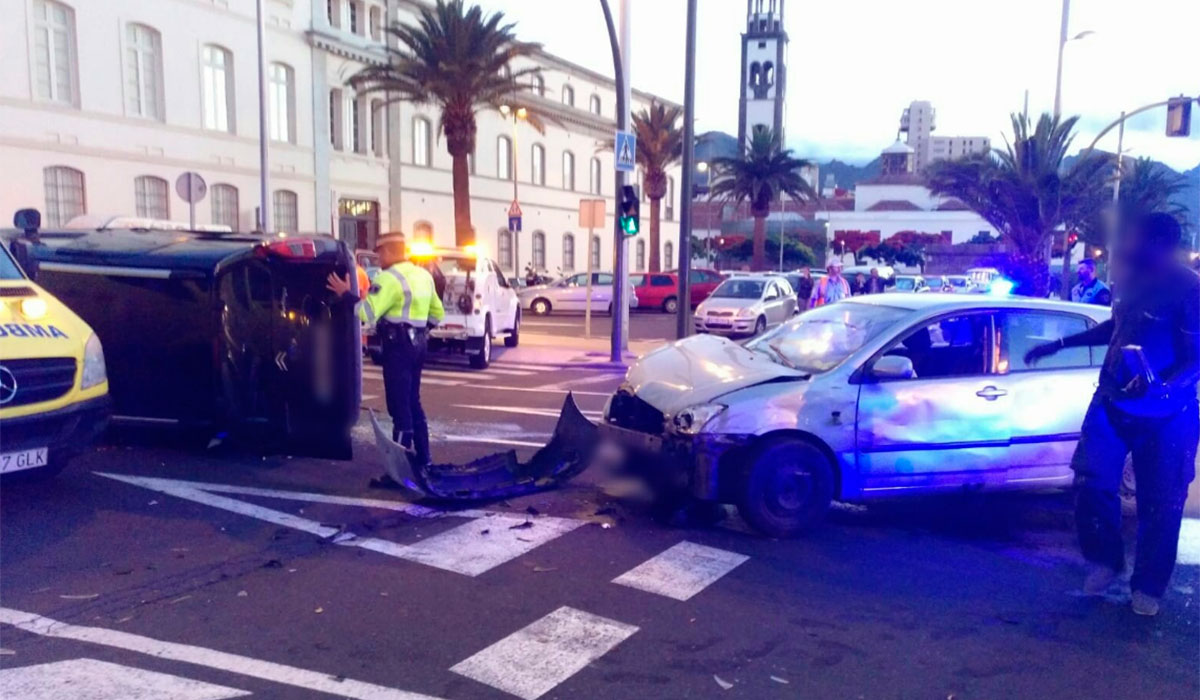 VUELCO COCHE SANTA CRUZ
