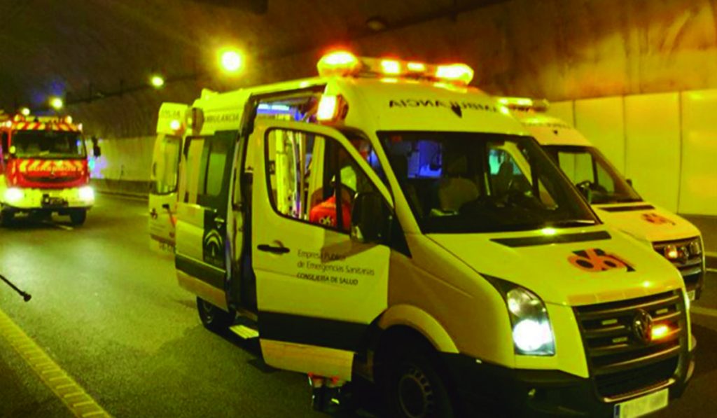 Los vehículos en servicio de emergencia deberán llevar luces azules como la policía. | EP