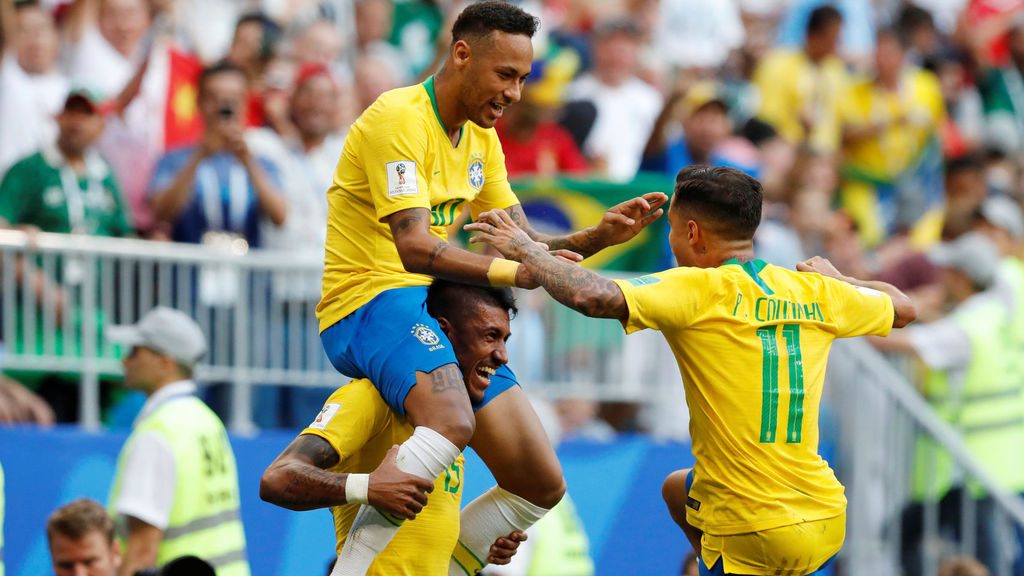 Neymar, el '10' brasileño, eleva a Brasil ante México. | EE