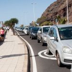 La avenida principal del pueblo quedó prácticamente inutilizada durante casi una hora por la protesta del CD San Andrés. Fran Pallero