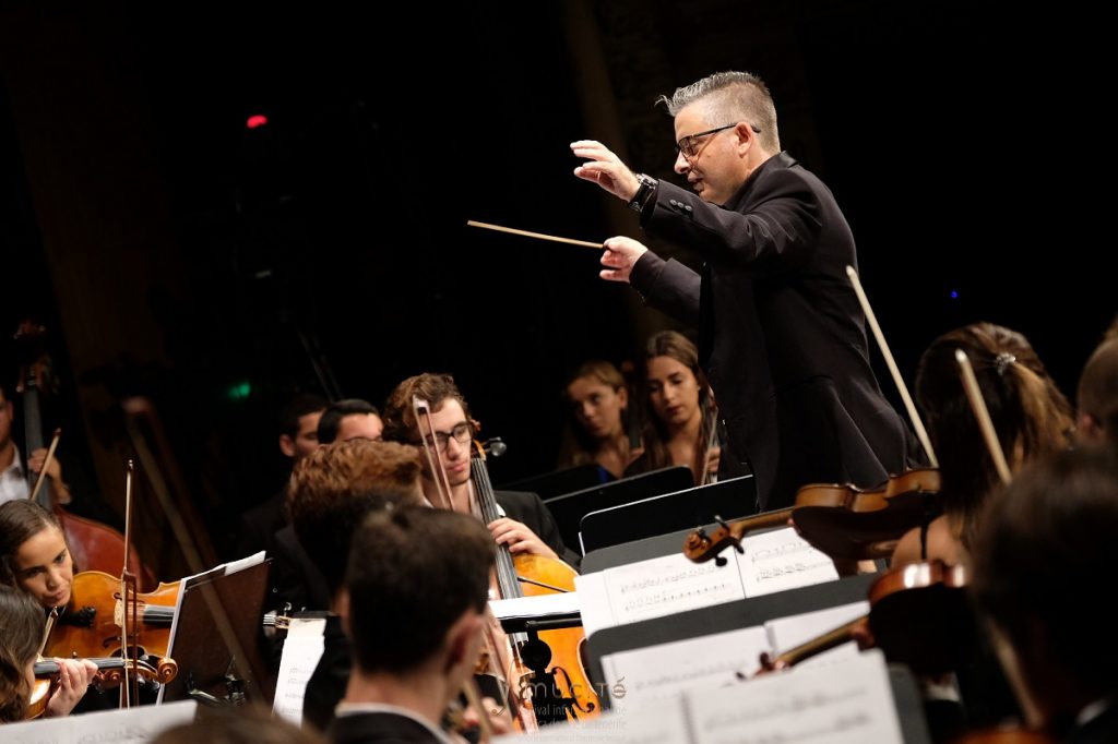 Joven Orquesta Sinfónica FIMUCITÉ, bajo la dirección del maestro José Antonio Cubas. Foto: Aarón S. Ramos