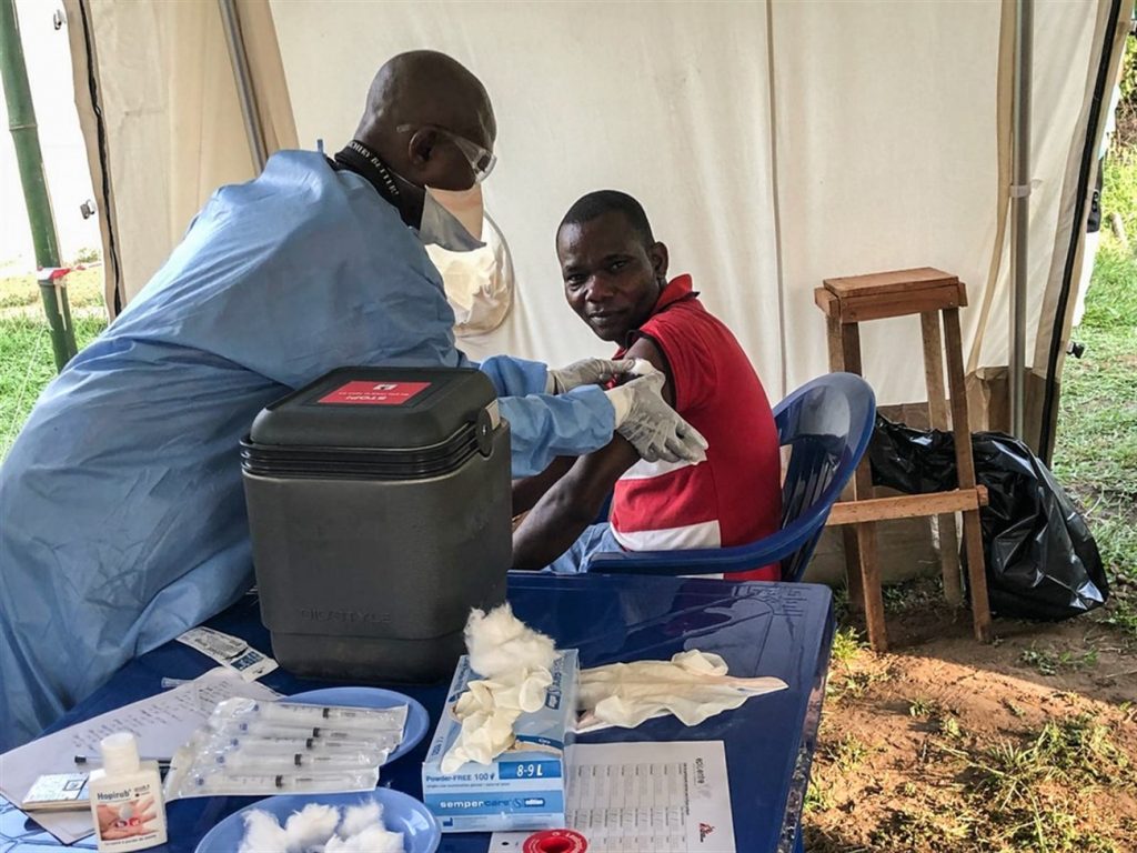 Según la ONU, esta vez el ébola podría extenderse rápidamente porque la vacuna experimental usada para contener el anterior brote podría no servir si se trata de una variación del virus. | EP