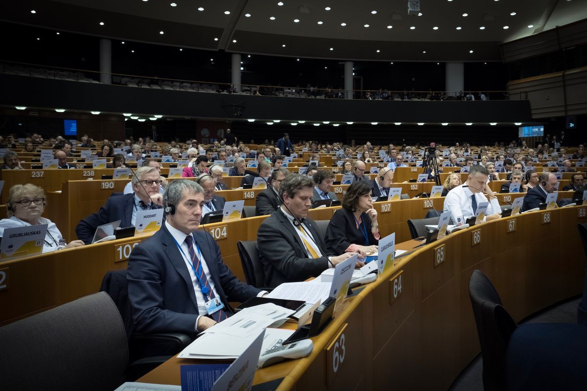 El presidente del Gobierno de Canarias, Fernando Clavijo, en una sesión del Comité Europeo de las Regiones (CDR). DA