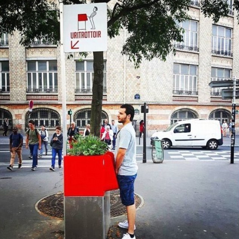 Polémica urinarios París