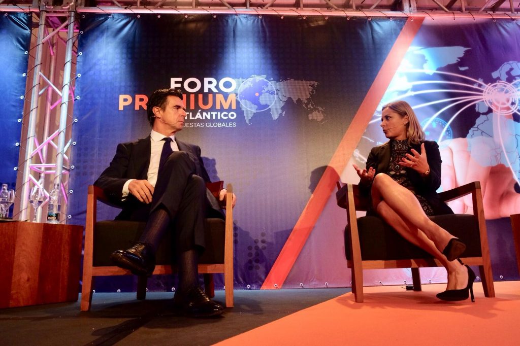 José Manuel Soria y María Rozman, en el Foro Premium del Atlántico / Fran Pallero