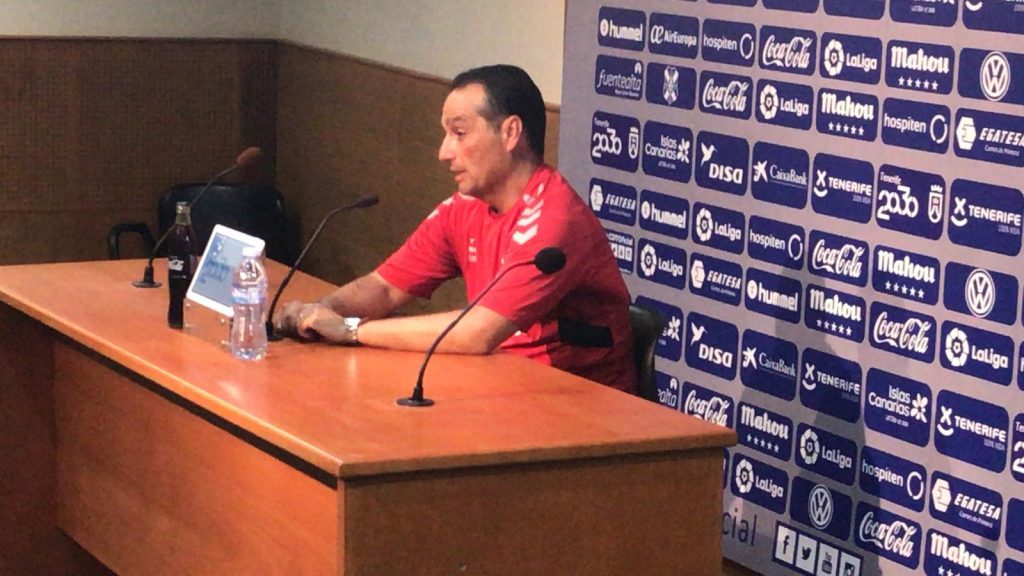 José Luis Oltra, en la rueda de prensa. / DA