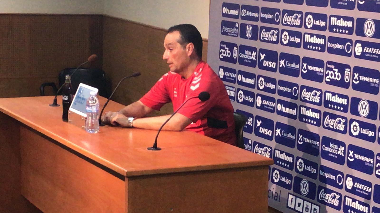 José Luis Oltra, en la rueda de prensa. / DA