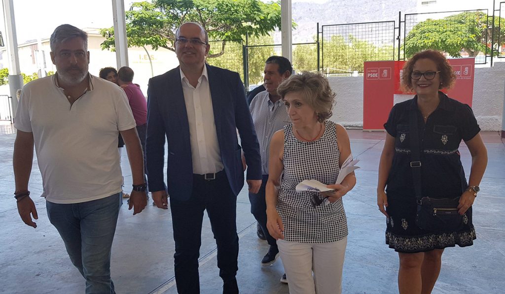 La ministra Carcedo en la visita a La Palma