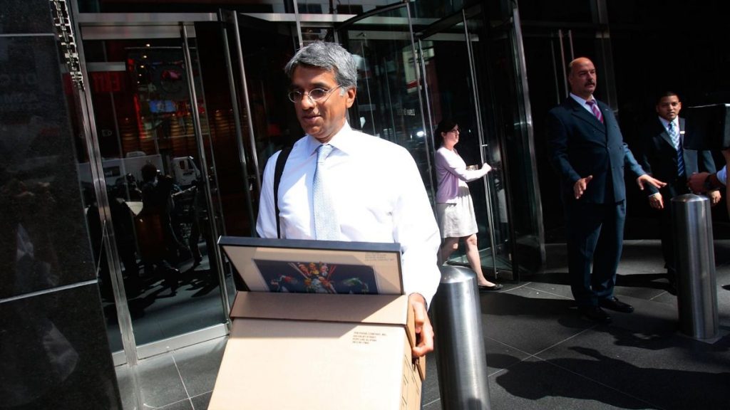 La imagen de los empleados de Lehman Brothers saliendo de la sede con cajas con sus pertenencias dio la vuelta al mundo e inició la mayor crisis financiera de todos los tiempos. El Español