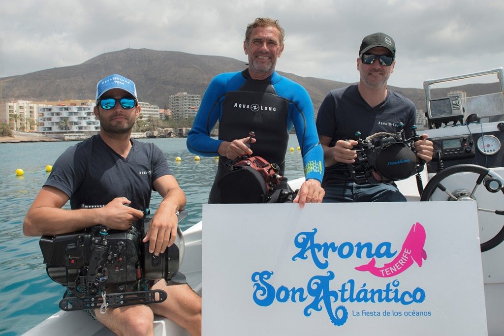 Kevin Sempé, Sergio Hanquet y Greg Lecouer, con el cartel del festival. DA