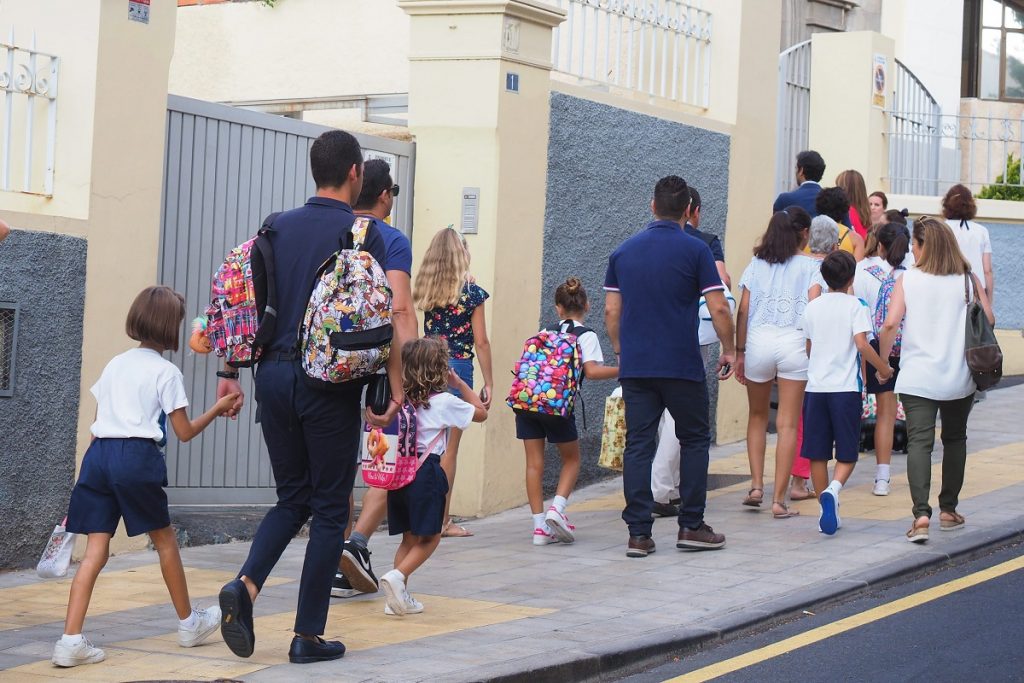 En los colegios de la zona centro de Santa Cruz de Tenerife, la jornada transcurrió sin incidentes de tráfico. Sergio Méndez