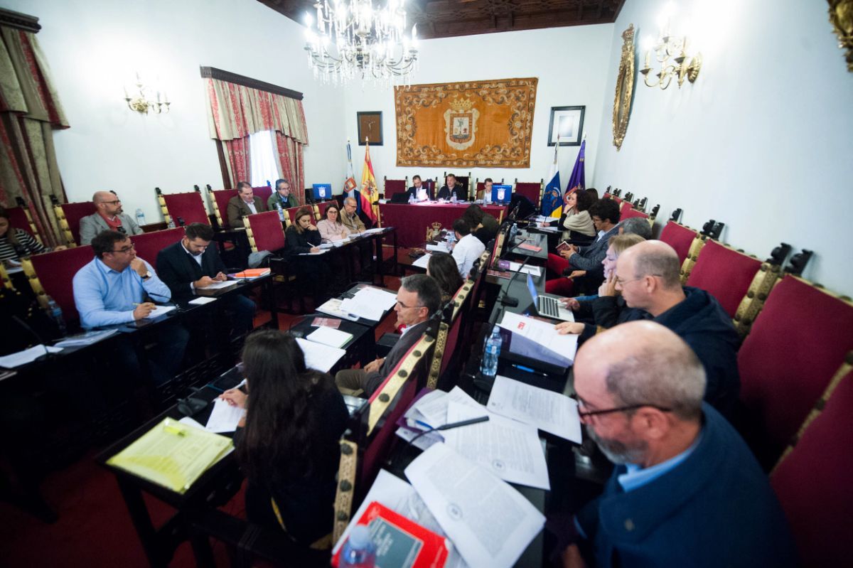 Imagen de una sesión plenaria en el Ayuntamiento de La Laguna. DA