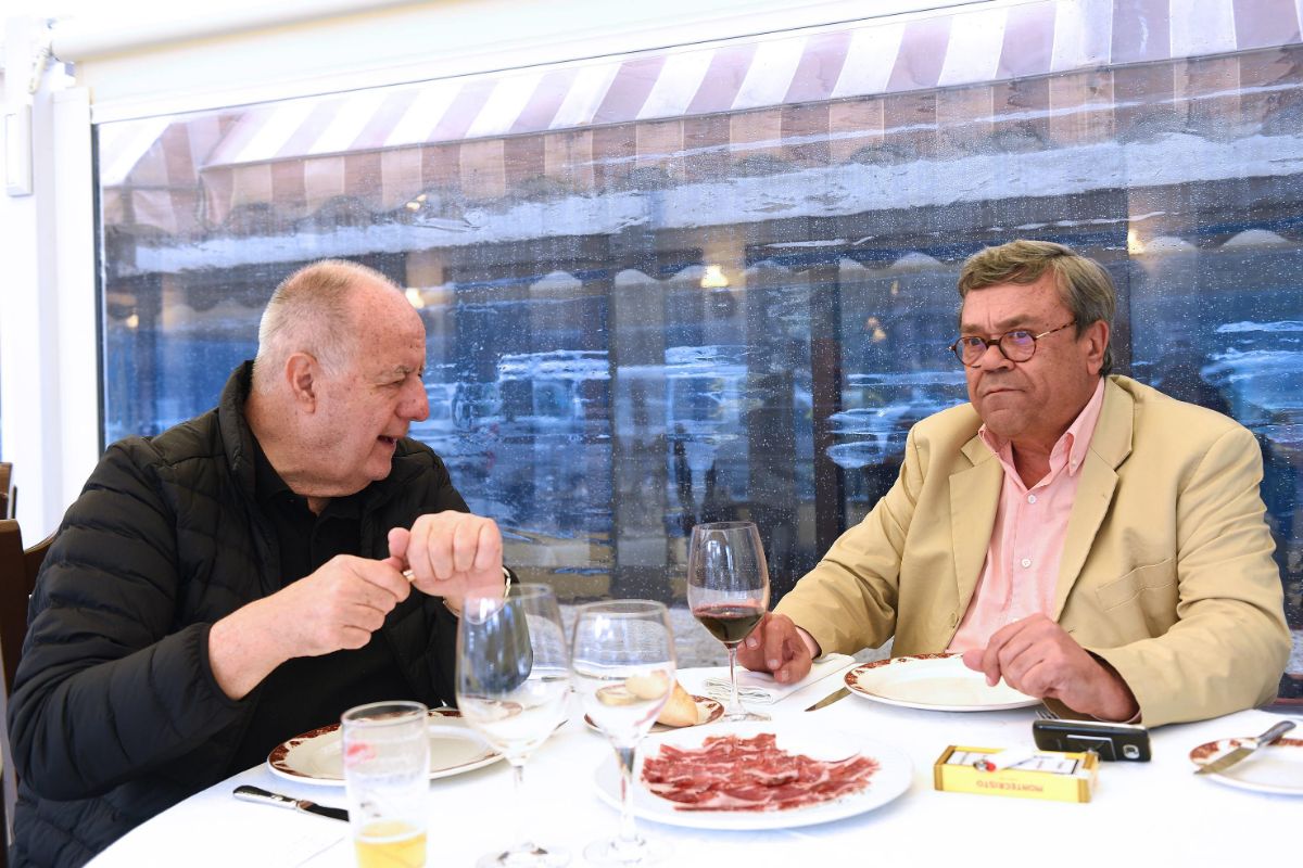 Conversaciones en Los Limoneros, con Miguel Cabrera Pérez-Camacho. / Sergio Méndez