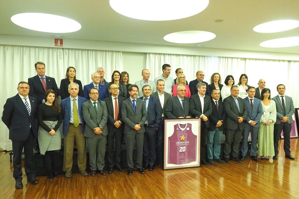 El acto solidario tuvo lugar ayer, en los salones del santacrucero Hotel Mencey. Sergio Méndez