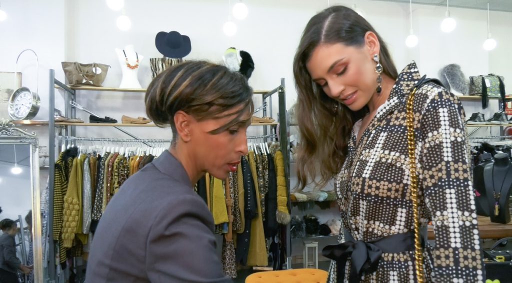 Vicky selecciona vestuario en SOI para una sesión de fotos y entrevistas de la candidata Ariadna Fregel, Foto de DA