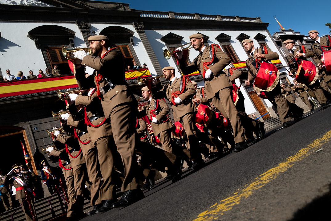 La celebración de la Pascua Militar tuvo lugar ayer, como es tradicional, frente al Palacio de Capitanía, en Santa Cruz de Tenerife. Fran Pallero.