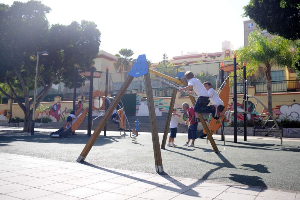 El programa municipal prevé reformar el 80% de los parques infantiles del municipio. Sergio Méndez
