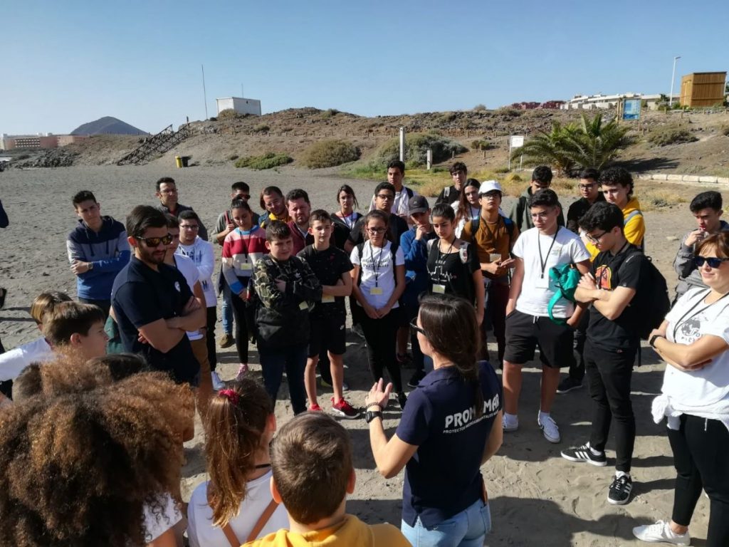 Uno de los talleres celebrados este martes en la playa de La Jaquita, en la costa de Granadilla. DA