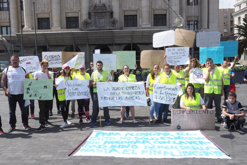 Imagen de algunos de los participantes en las oposiciones que se vieron afectados por el proceso de oposición de TITSA. Fran Pallero