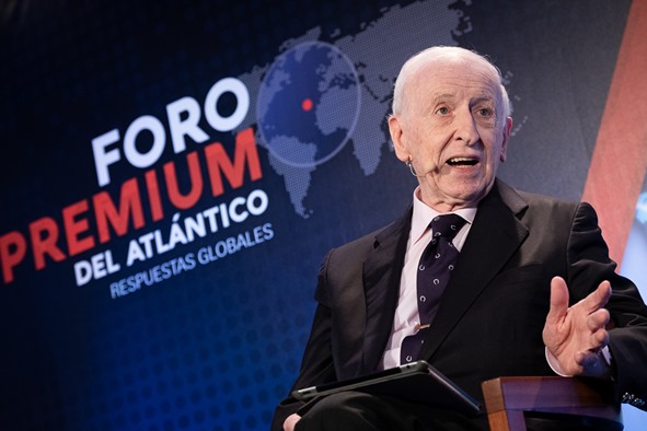El profesor Leopoldo Abadía, en el Foro Premium del Atlántico. / FRAN PALLERO