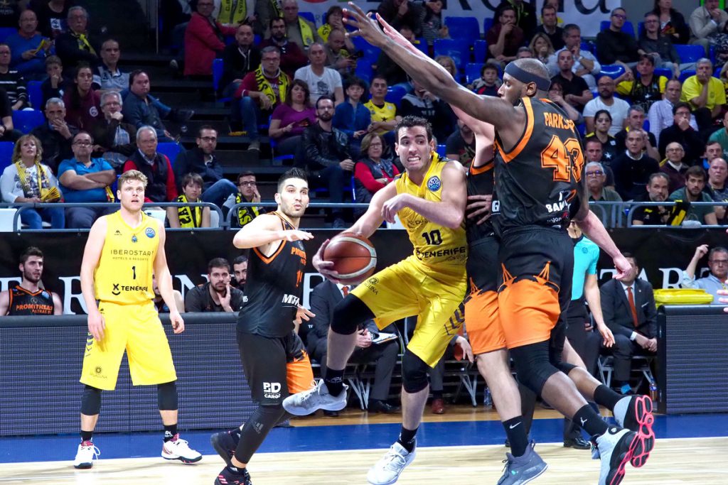 Ferrán Bassas, durante el Iberostar Tenerife-Promitheas Patras| SERGIO MÉNDEZ
