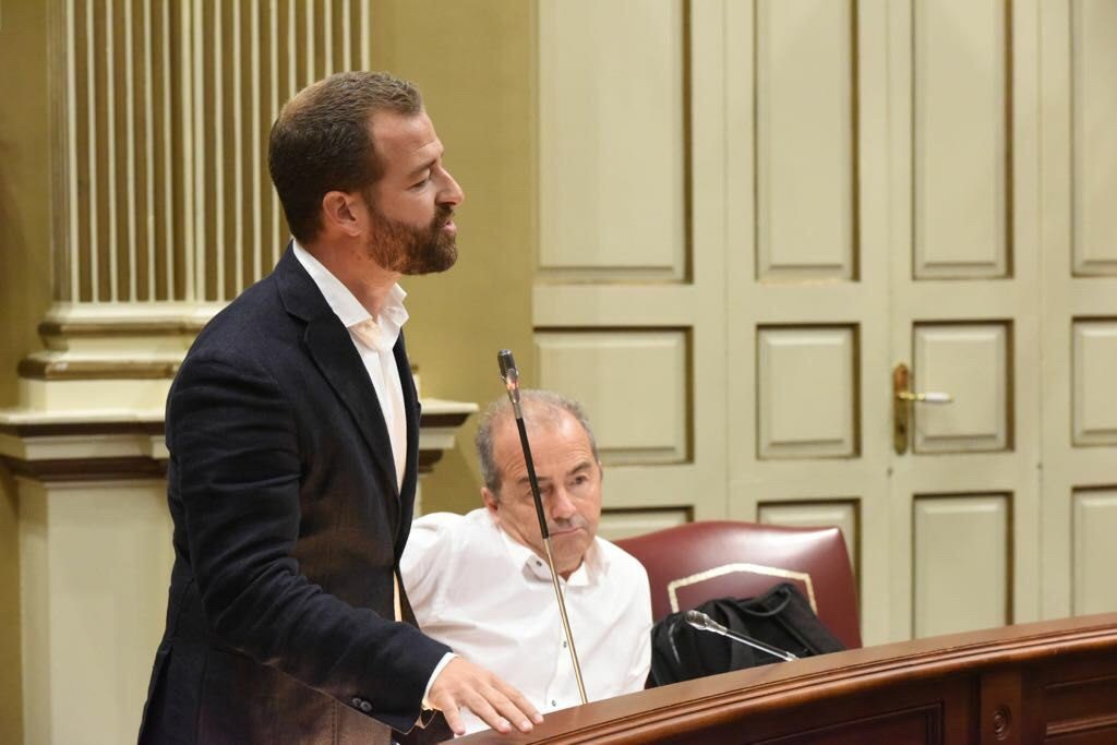 El diputado de Podemos Juan Márquez, en un pleno. / DA