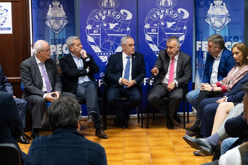 Imagen del encuentro mantenido ayer entre Ángel Víctor Torres y los empresarios de la construcción