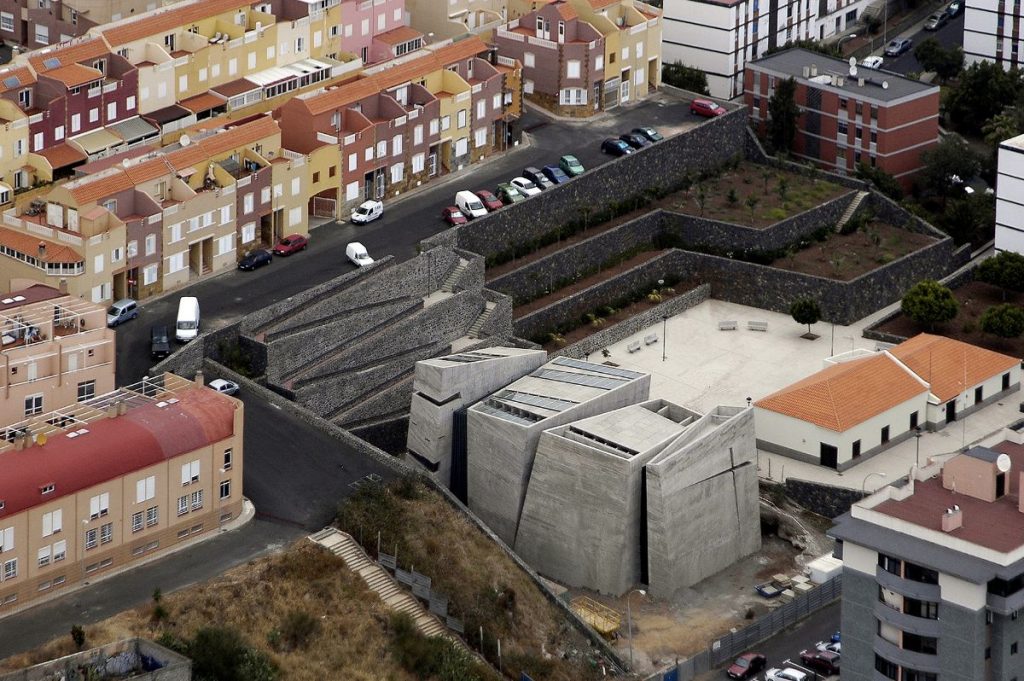 En el área que rodea la iglesia se realizará la obra principal.