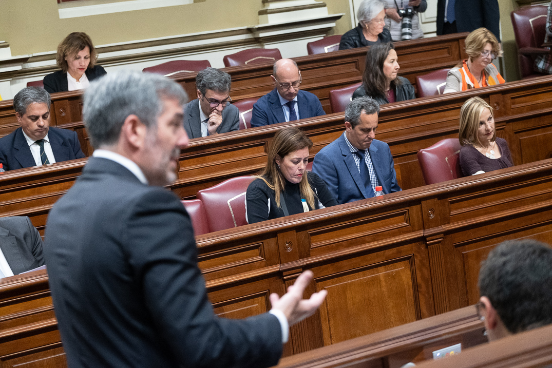 El presidente del Gobierno de Canarias, Fernando Clavijo, en la sesión parlamentaria de control
