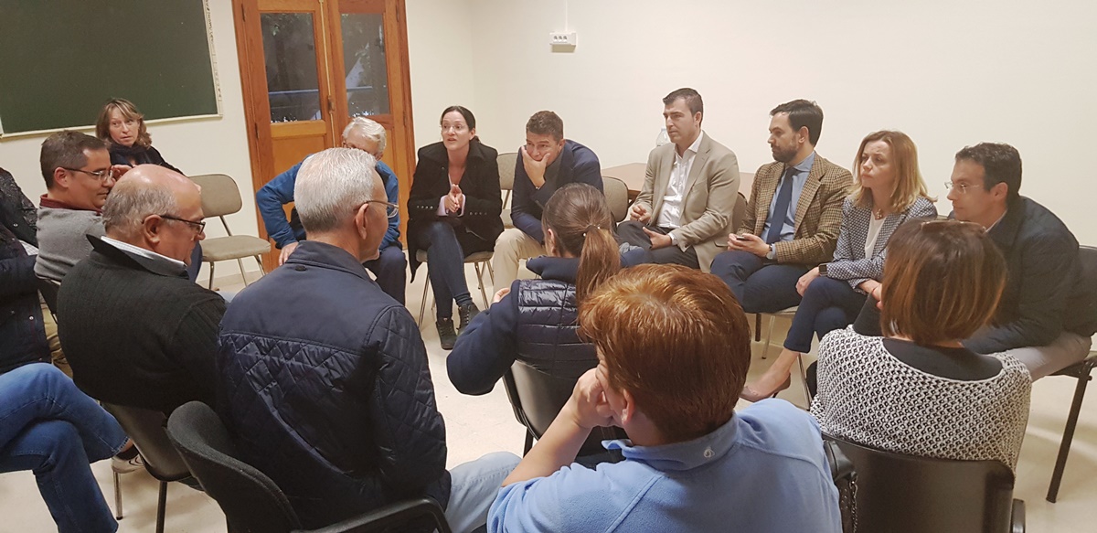 Los candidatos y ediles del PP se reunieron con los vecinos del Suroeste. DA