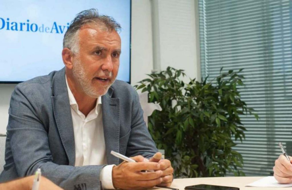 El secretario general del PSOE en las Islas y candidato a la Presidencia de Canarias, Ángel Víctor Torres. Da