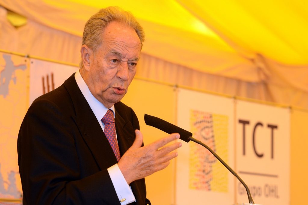 El presidente de OHL, Juan Miguel Villar Mir, en la inauguración de la Terminal de Contenedores del Dique del Este de Santa Cruz en junio de 2013. S. M.