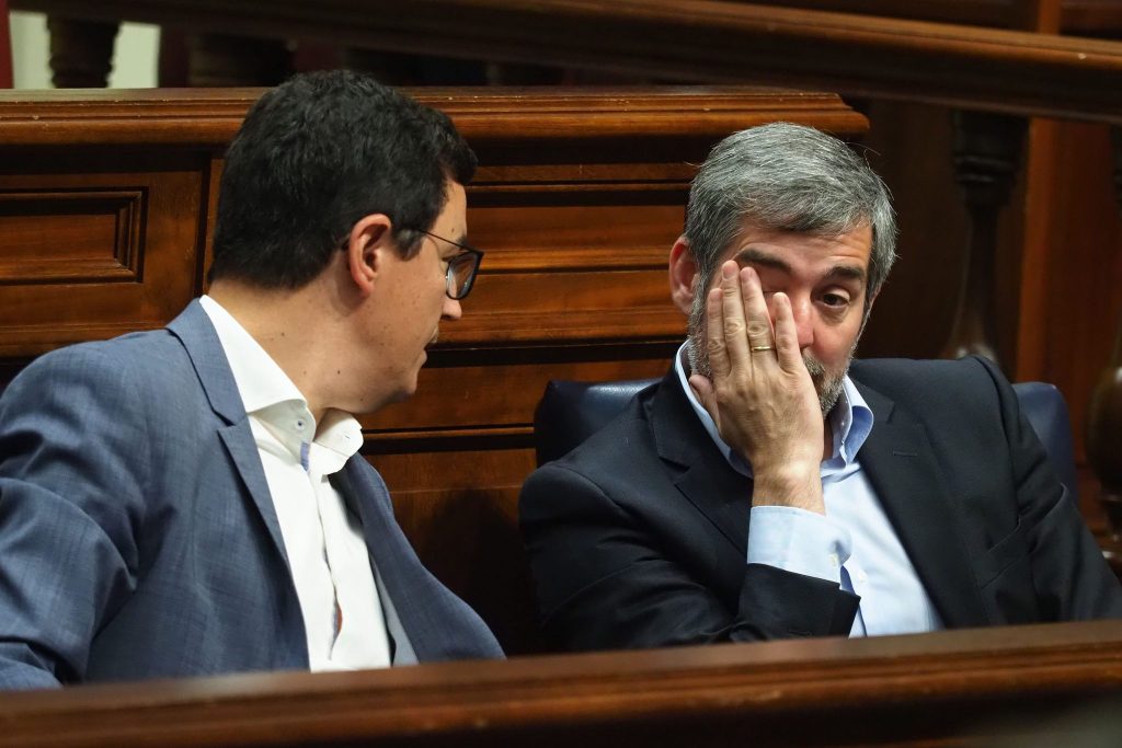 A la izquierda, Pablo Rodríguez (CC), junto a Fernando Clavijo. S. Méndez